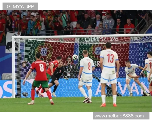 欧洲杯精彩对决西班牙迎战芬兰球队全力以赴争夺胜利 欧洲杯精彩对决西班牙迎战芬兰球队全力以赴争夺胜利